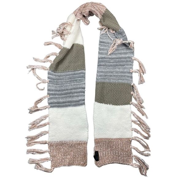 Steve Madden blush fringe hem knit scarf - Picture 2 of 5